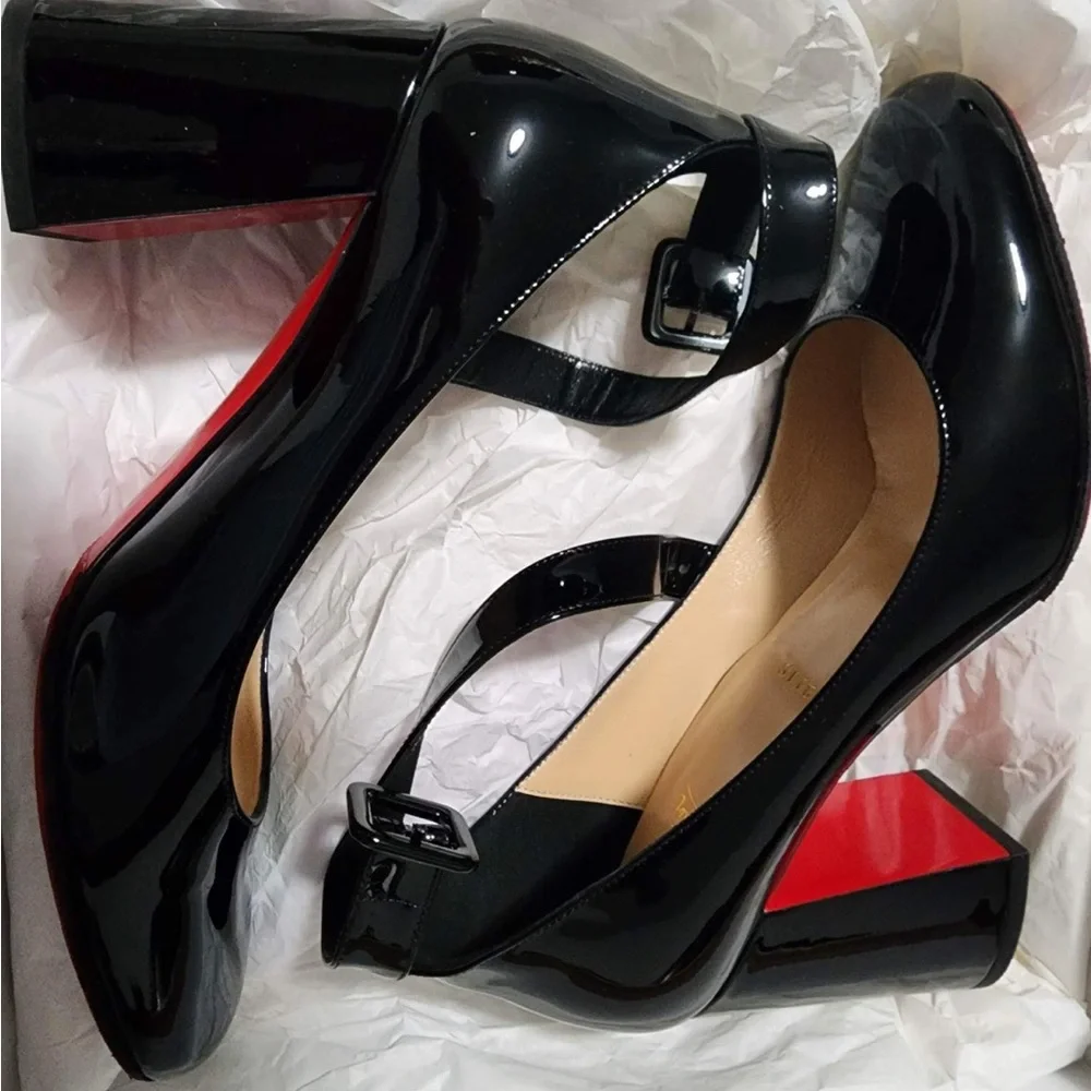Christian Louboutin - Picture 1 of 3